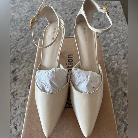 Reformation Nessa Heeled Pump in Almond Leather, Size 7.5 - Picture 5 of 12